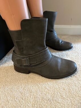 Women's Gray Buckle Strap Ankle Boots